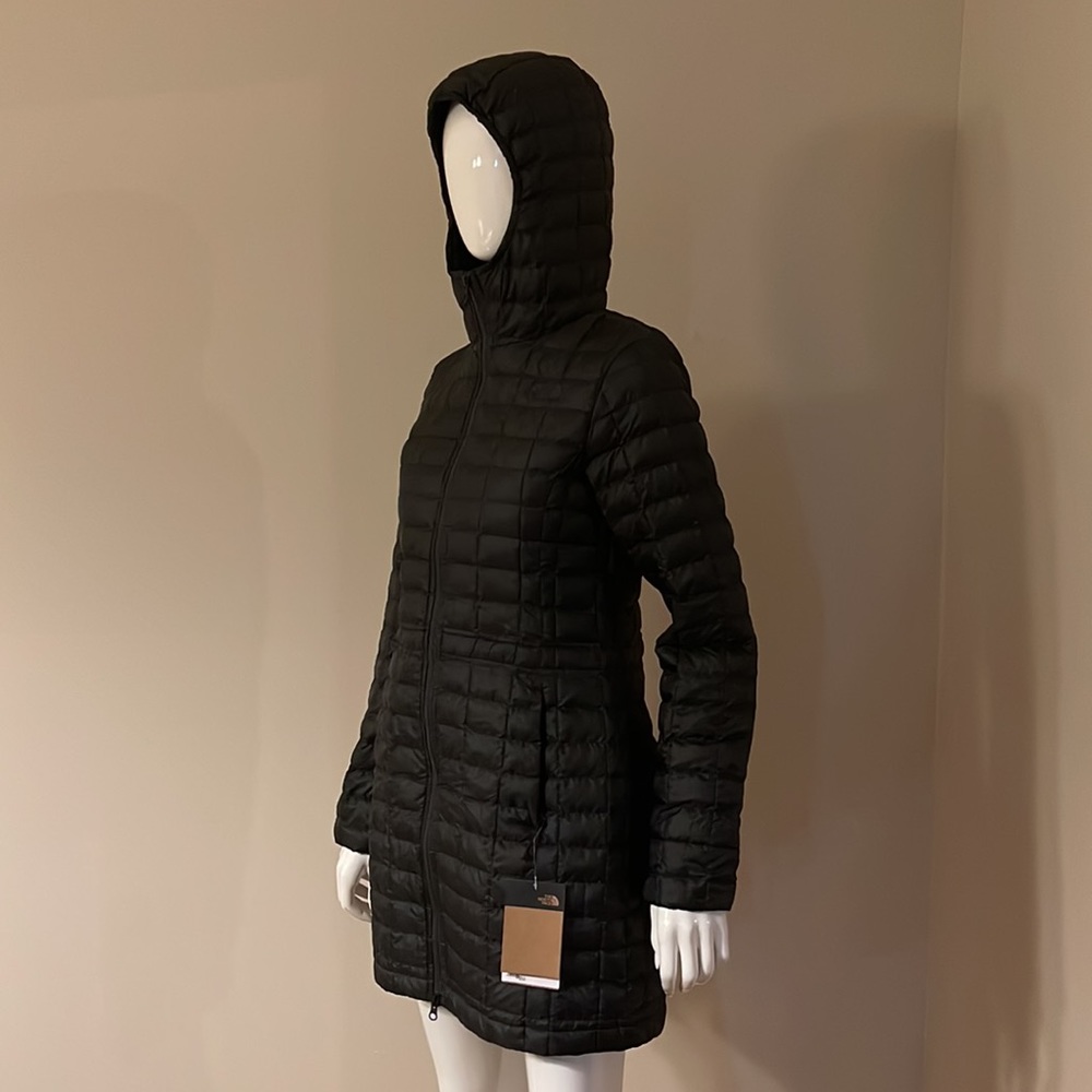 The North Face Women's Eco Thermoball Parka 2, Medium - Picture 13 of 17